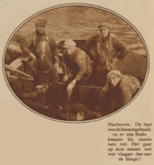 872837 Afbeelding van enkele vissers die vissen met een 'zegen' in het Merwedekanaal bij Utrecht.N.B. Een zegen is een ...